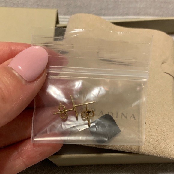 Oradina 14k yellow gold stud earrings - Picture 5 of 10